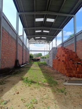 GALPÃO NO CENTRO DE LUIS CORREIA