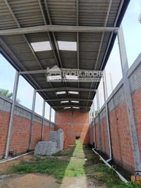 GALPÃO NO CENTRO DE LUIS CORREIA