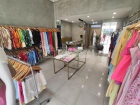 Riverside Walk Shopping