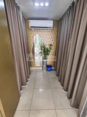 Riverside Walk Shopping