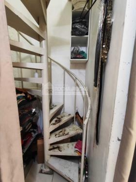 Riverside Walk Shopping