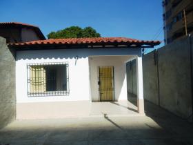 RUA DEMERVAL LOBÃO