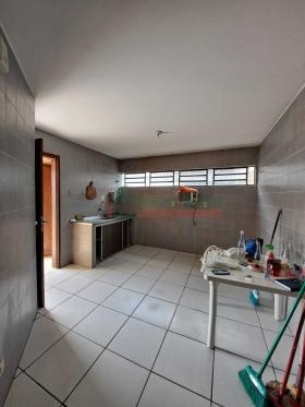 Rua Tomaz de Area Leão