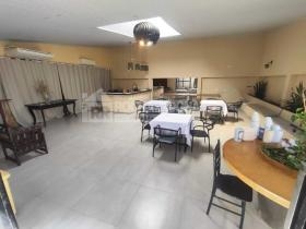 Casa Comercial